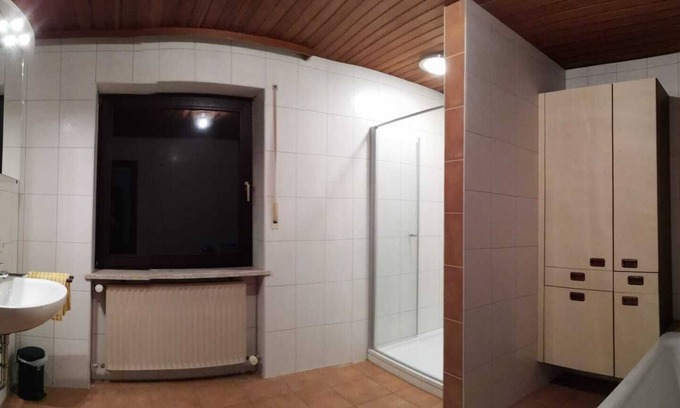 Albaching Appartement | Living & art - vacation apartment approx. 30 min. from Munich with that special something!
