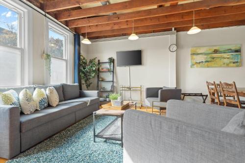 Southeast Lit Et Petit-Déjeuner | Living on The Edge of Capitol Hill