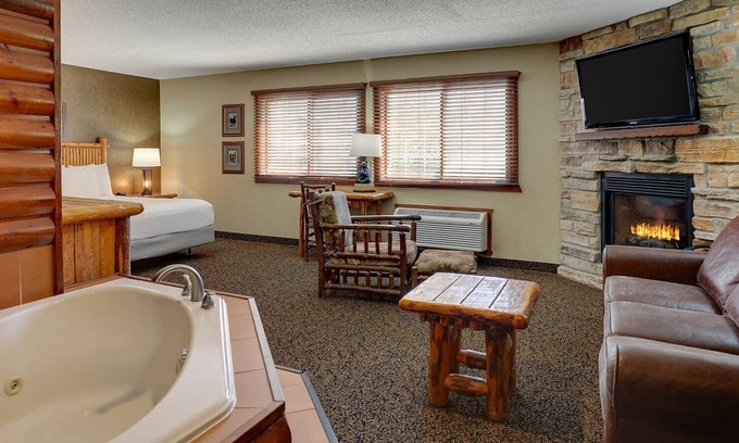Galena Hôtel | Living Room, Whirlpool, Theme Suite, Stoney Creek Galena | 2 Units
