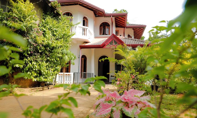 Udapalatha Villa | Liyara Villas is located near the Ambuluwawa mountain, a popular tourist spot.