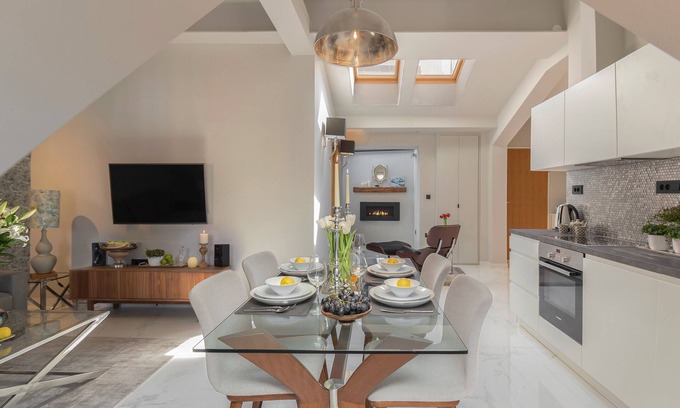 Ljubljana Old Town Appartement | Casco antiguo de Liubliana, hermoso apartamento en el último piso con ascensor
