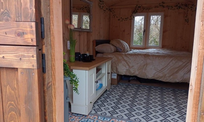 Llandovery Cabine | Tranquil Lodge Retreat in Llandovery