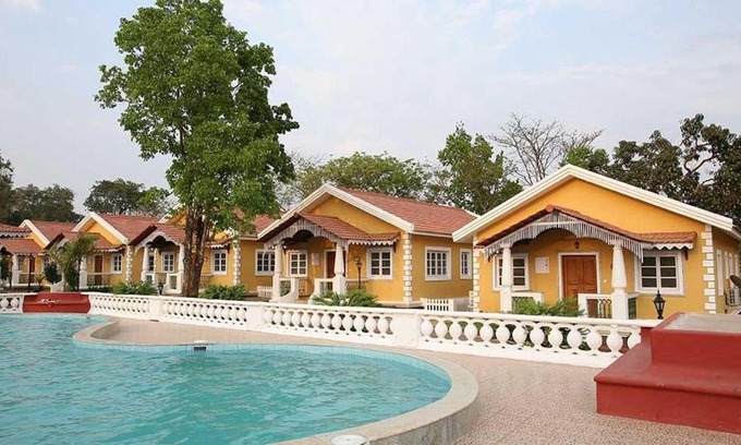 Mangeshi Maison | Lobo Abode