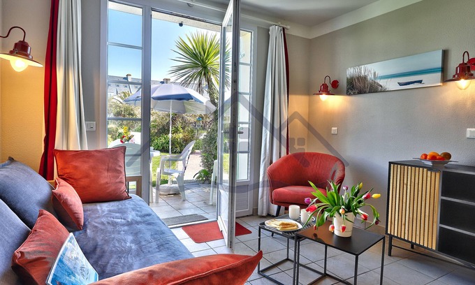 Guilvinec Maison | LocaLise - Maison G4 au Guilvinec - Vue jardin et piscine - Tout à pied