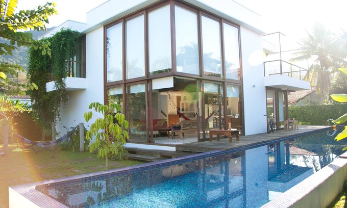 Itamambuca Maison | Situé 60m de la mer. Piscine w / 20m série. Haut plafond, Sky TV - Wi-Fi