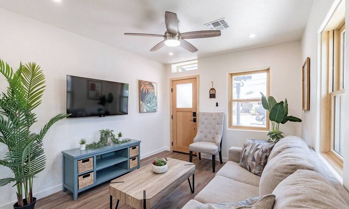 Barrio Viejo Appartement | Located downtown this 1 bedroom 1 bathroom is fully remodeled with your own dedicated electric vehicle charger .