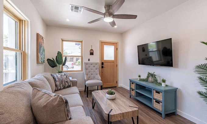 Downtown Tucson Appartement | Located downtown this 1 bedroom 1 bathroom is fully remodeled with your own dedicated electric vehicle charger .