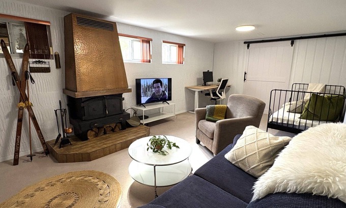 Laval Appartement | Located in a beautiful and quite residential area in the heart of Laval.