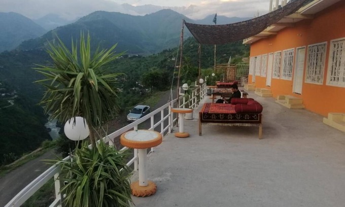 Azad Kashmir Station Balnéaire | Located in Muzaffarabad, Sky Resort AJK Pattika has a Iconic View Garden,terrace