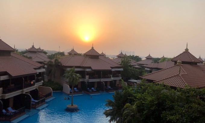 Palm Jumeirah Maison | Located in Palm Jumeirah with a stunning view of the lagoon pool