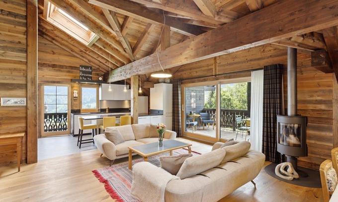 Champery Appartement | Situé sur la commune de Val d’Illiez, entre Troistorrents et Champéry, le chalet Reine offre une vue
