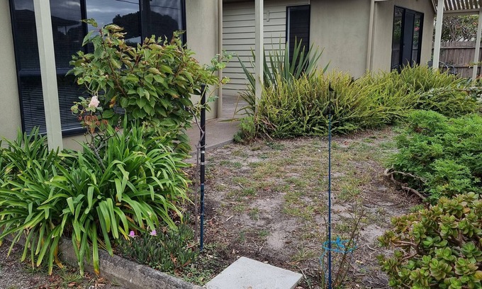 Indented Head Maison | Located in tranquil street and only 200 metres from the beach