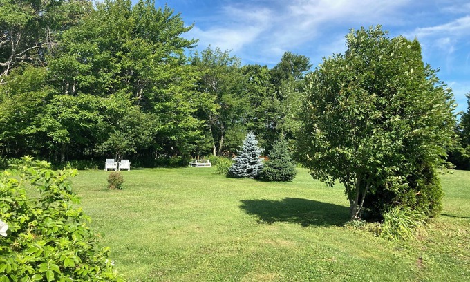 Charlottetown Maison | Located in West Royalty Charlottetown, close to shopping & restaurants.