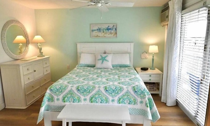 Wells Beach Copropriété | Located just steps from Wells Beach, Eastwinds 123 is perfect for your getaway.
