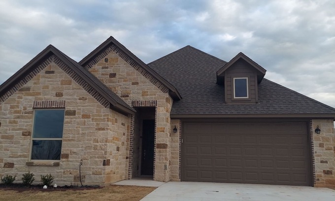 Runaway Bay Maison | Located on 3rd hole of RB Golf course. Nice quiet area. Fully furnished.