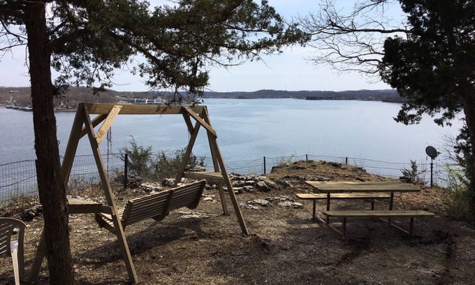 McColley Appartement | Located on a bluffcliff, 80 ft off the water with a magnificent view of the Lake
