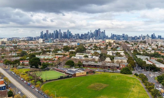 Flemington Appartement | Located opposite Flemington Racecourse