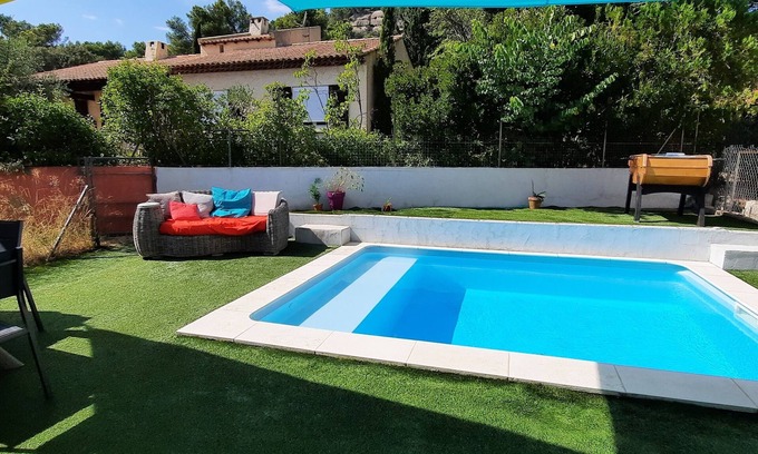 Lamanon Maison | Location Avec Piscine au Cœur de la Provence