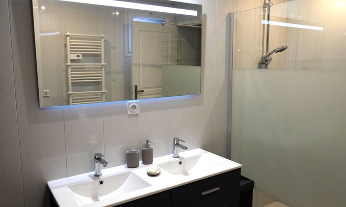 Lamalou-les-Bains Appartement | Location curiste. Appartement au rez-de-chaussé. A 2mn du centre de cure