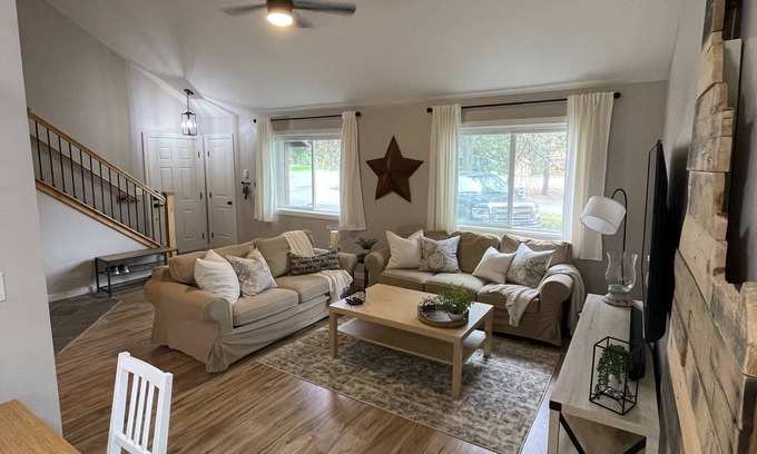 McCall Copropriété | Location, location, location. Just steps to downtown McCall and Payette Lake.