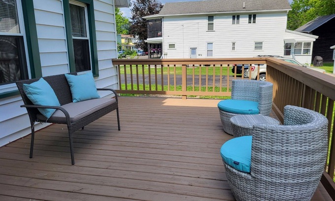 Watkins Glen Maison | Location, location, location! Full house steps to the Watkins Glen State Park!