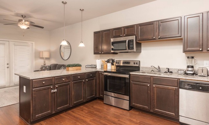 Starkville Copropriété | Location! Luxury! Location! The Peabody-135nSleeps 6 2-Bedrooms 2-Bath