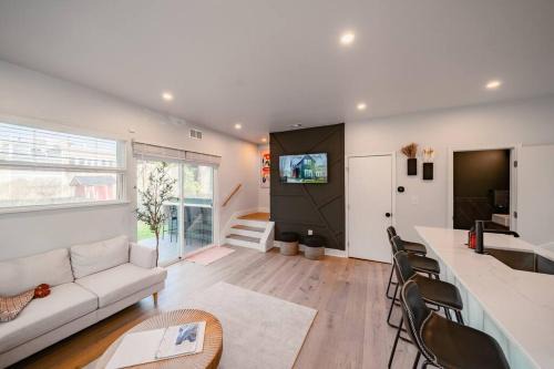 Detroit - Shoreway Maison | Location Modern Ohio City Luxury 2 King Beds
