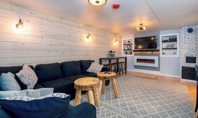 Stowe Village Historic District Appartement | Location! This Stunning 2 Bedroom on Main Street.