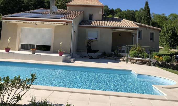 Laroque-Timbaut Maison | Location Villa spacieuse avec piscine privée sur propriété isolée de 6 000 m2...