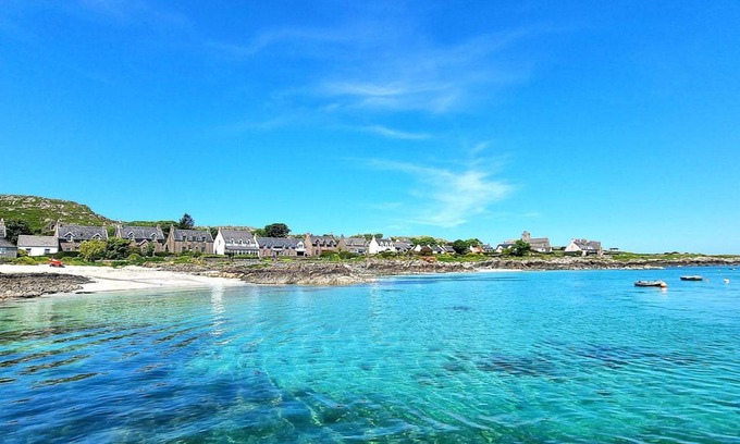 Calgary Cabine | Loch Ba - sleeps 4 guests in 1 bedroom