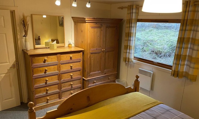 West Laroch Cabine | Loch Side Lodge with stunning mountain views