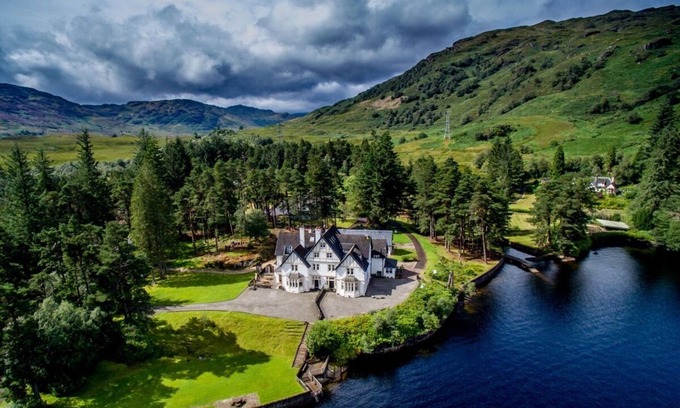 Stronachlachar Maison | Lochside Luxury | Stylish 5-Bed Home with Dramatic Views and Peaceful Setting