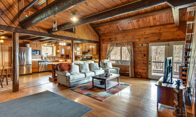 Lock Haven Cabine | Lock Haven Cabin w/ Wood Stove & Mountain View!