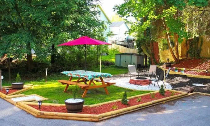 Farrandsville Maison | Lock Haven Home w/ Fire Pit & BBQ with game room & Deck 3 min Walk to Main St