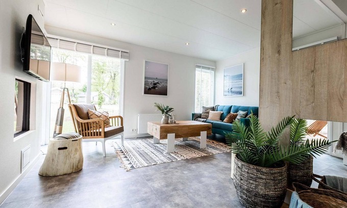 Lageweg Chalet De Ski | ✓ Lodge Royall at Parc de IJsselhoeve ✓ Holiday home for 4 persons ✓ Located in Nieuwerkerk aan den IJssel (Zuid-Holland) ✓ Holiday park next to the IJssel ✓ Book directly through the park