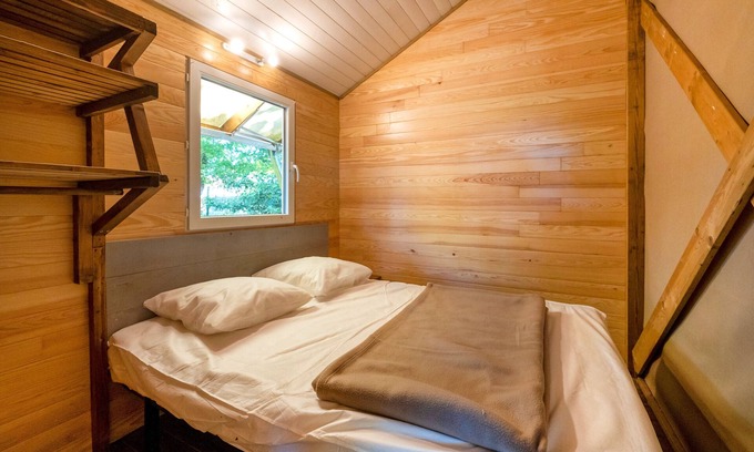 Lesperon Location De VR | 'Lodge 1' with Shared Pool, Terrace and Shared Garden
