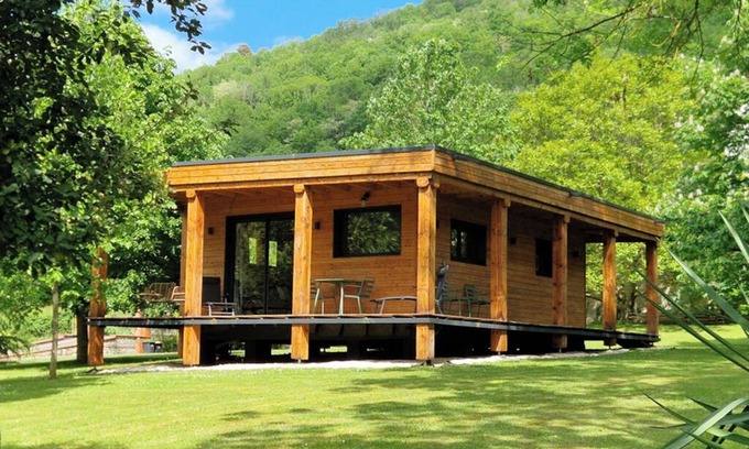 Foix Chalet De Ski | Lodge in a green setting. Panoramic view of FOIX castle.