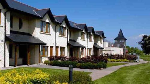Tipperary Maison | Lodge on Grounds of Ballykisteen Golf Resort