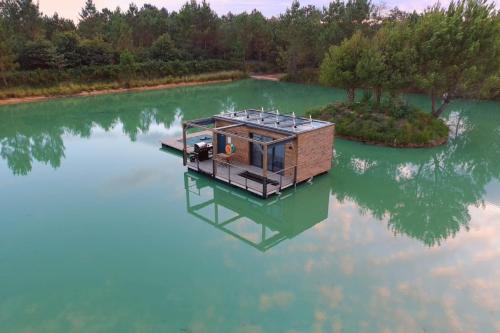 Parcoul-Chenaud Location De Bateaux | Lodge on the water in Dordogne