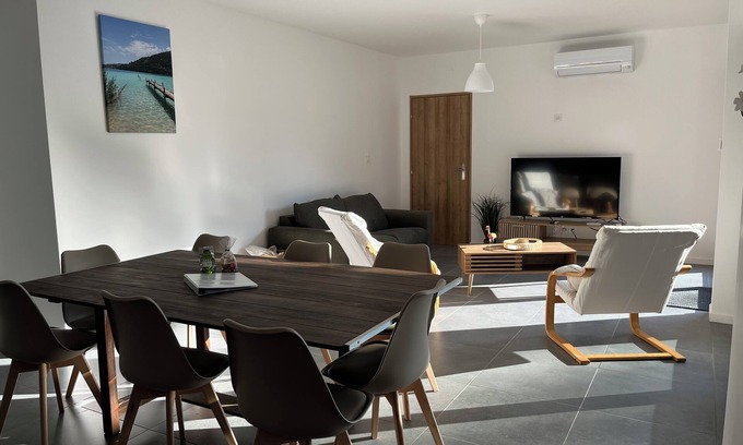 Montferrat Appartement | Lodging 2 to 8 persons Lac de Paladru 3mn beach