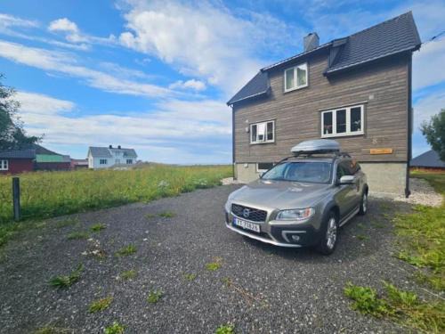 Vestvagøy Maison | Lofoten midnight sun spot house on the beach