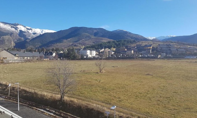 Saillagouse Maison | Loft mansardé du train jaune avec vue sur les montagnes
