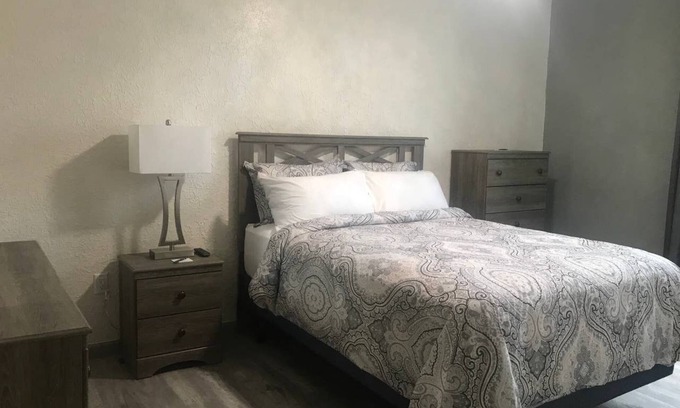 Walsenburg Appartement | Loft # 3 sur 5 Chambre privée avec lit queen, 1 salle de bain