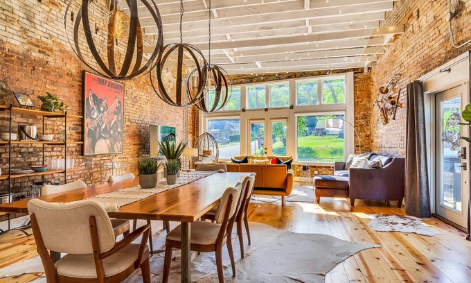 St. Elmo Improvement League Maison | Loft on St. Elmo Avenue - CLOSE to Downtown | 1 Bed, 1 Bath