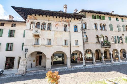Feltre Appartement | Loft overlooking the old town .