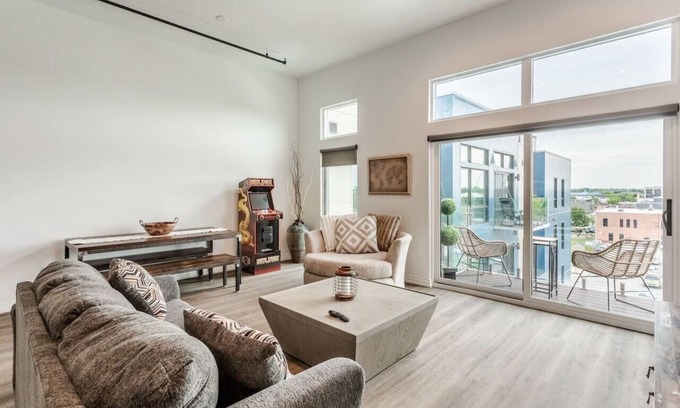Wyandotte Appartement | Loft Penthouse 2 Balcony Arcade 2 Bed Pool and Gym