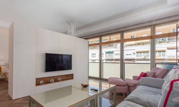 Hispanoamerica Appartement | Perfect place for 2 next to the Stadium of Real Madrid ( DOCTOR FLEMING I )