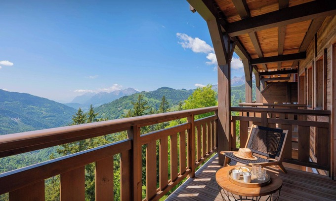 Cohennoz Appartement | Loft Saeko - great outdoors and cosy interior for 8 - OVO Network