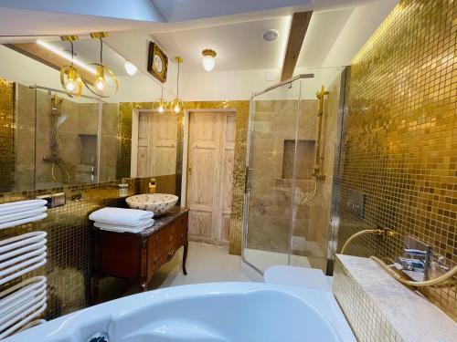 Suprasl Appartement | LOFT W RYNKU Z JACUZZI