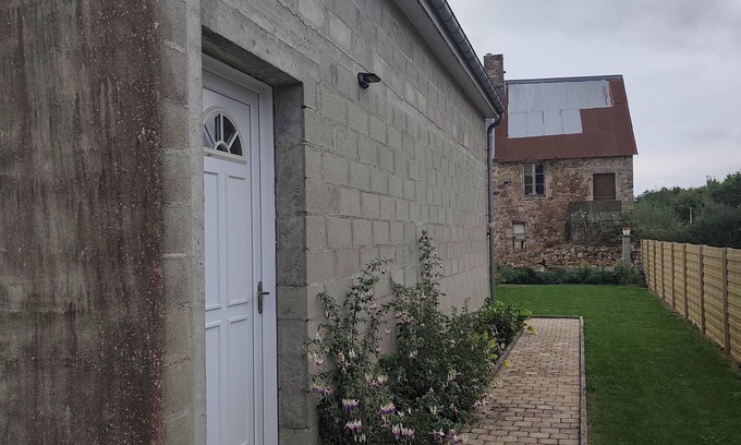Bricquebec-en-Cotentin Appartement | Loft with small kitchen. Suitable for students or people on the move